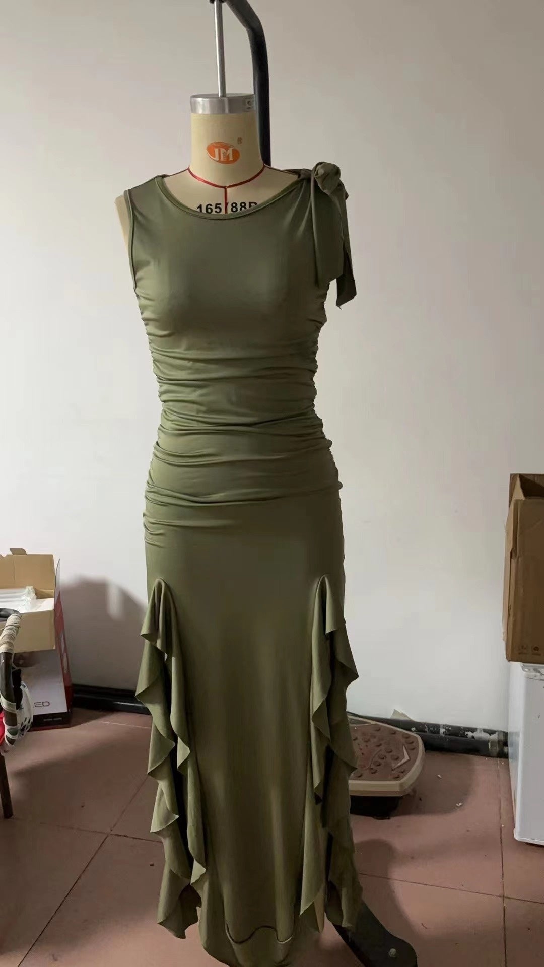 Sleeveless Long Solid Color Round Neck Dress
